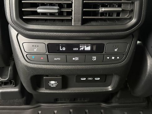 Used 2025 Honda Pilot Elite image 39
