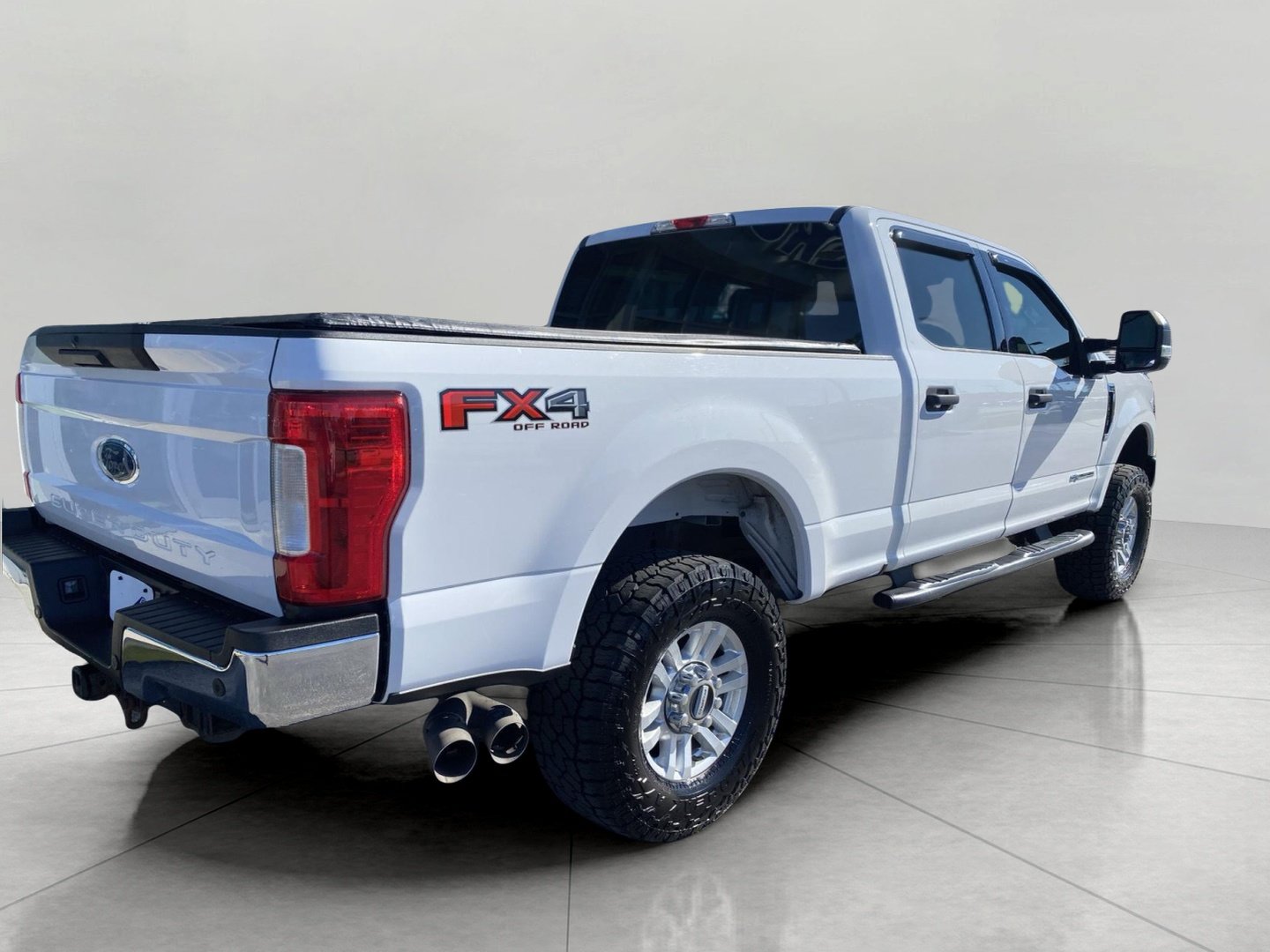 Used 2017 Ford F250 XLT w/ XLT Value Package AWD/4WD image 5
