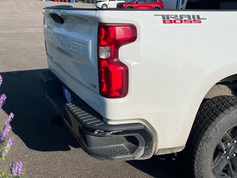 Used 2021 Chevrolet Silverado 1500 LT Trail Boss w/ Convenience Package II AWD/4WD image 4