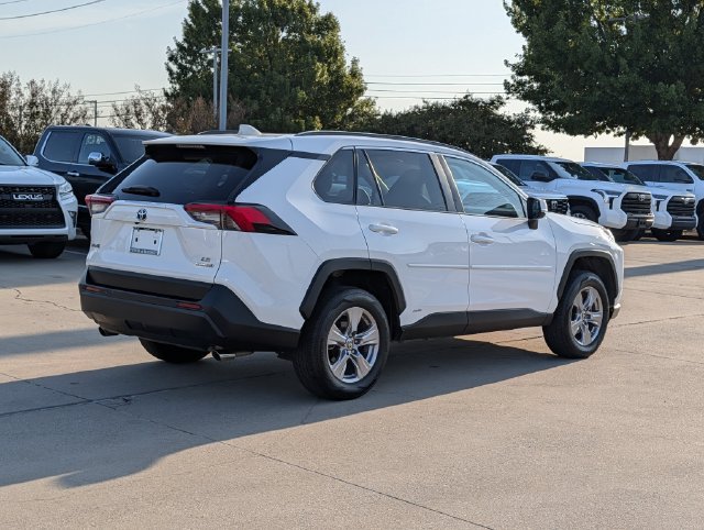 Used 2024 Toyota RAV4 LE AWD/4WD image 5