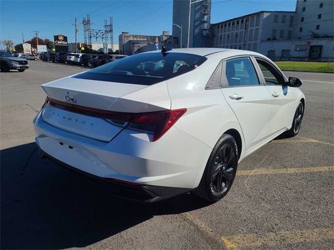 Used 2023 Hyundai Elantra SEL image 7