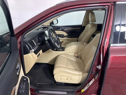Used 2017 Toyota Highlander Limited image 12
