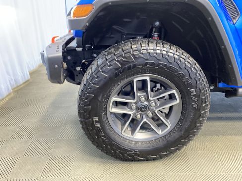 Certified 2024 Jeep Gladiator Mojave image 51