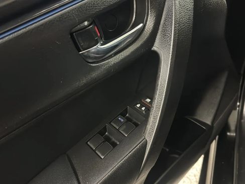 Used 2017 Toyota Corolla SE w/ Carpet Mat Package (TMS) FWD image 17