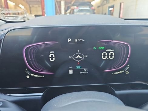 Used 2023 Kia Niro EX Touring image 23