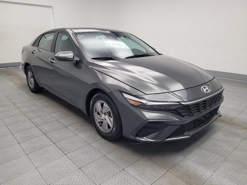 Used 2025 Hyundai Elantra SE FWD image 13