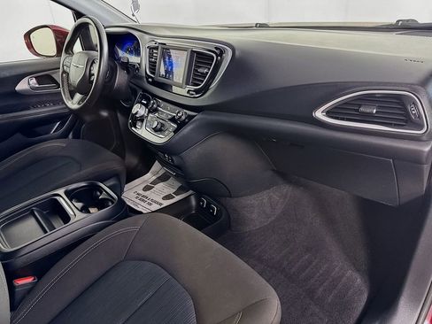 Used 2020 Chrysler Pacifica Touring w/ S Appearance Package image 37