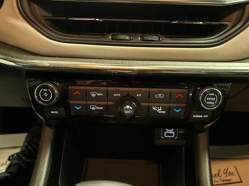 Used 2024 Jeep Compass Limited image 19