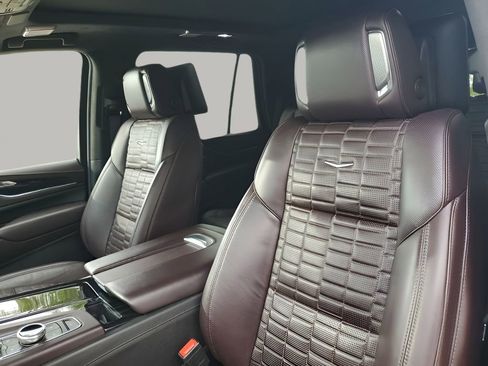 Certified 2024 Cadillac Escalade V w/ LPO, ONYX Package image 33