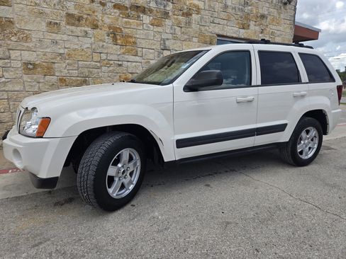Used 2006 Jeep Grand Cherokee Laredo AWD/4WD image 2