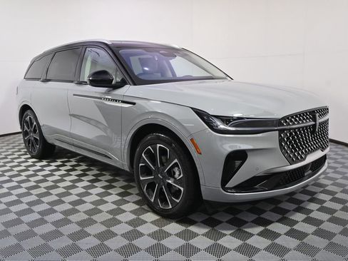 New 2026 Lincoln Nautilus Reserve image 8