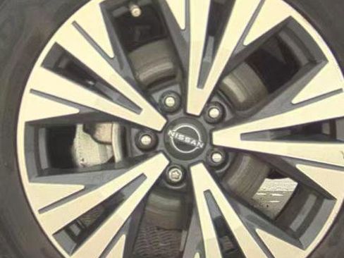 Used 2023 Nissan Rogue SV image 4