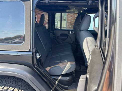 Used 2024 Jeep Wrangler Unlimited image 13