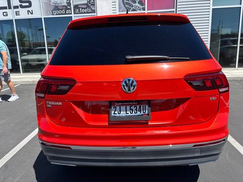 Used 2018 Volkswagen Tiguan SE w/ Panoramic Sunroof Package FWD image 7