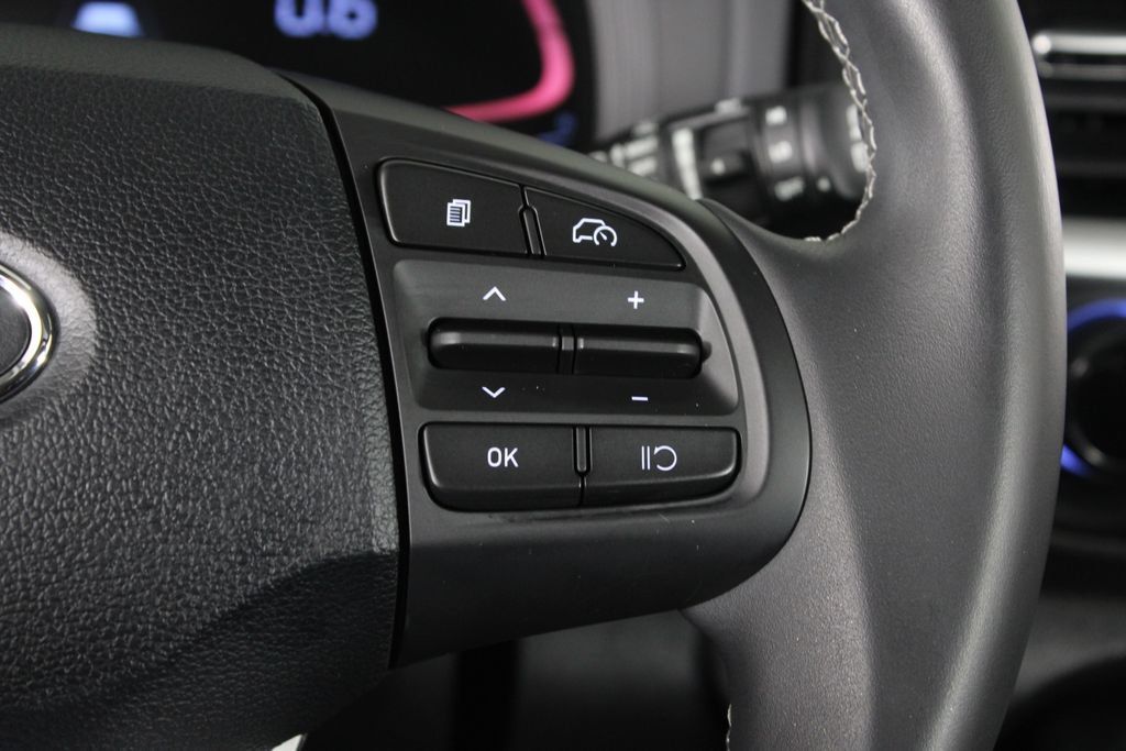 Certified 2026 Hyundai Venue SEL FWD image 28