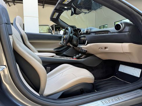 Used 2019 Ferrari Portofino RWD image 35