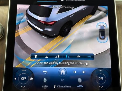 Used 2025 Mercedes-Benz GLC 350e GLC 350e w/ Driver Assistance Package image 21