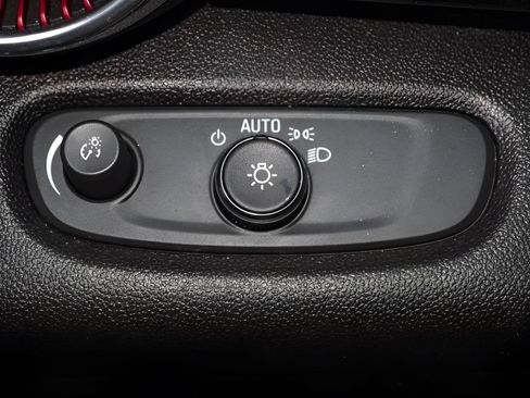 Certified 2024 Chevrolet Trax RS FWD image 20