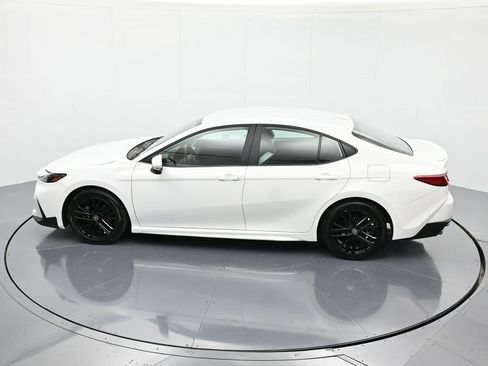 Used 2025 Toyota Camry SE image 34