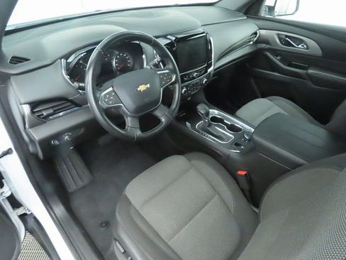 Used 2023 Chevrolet Traverse LT image 9