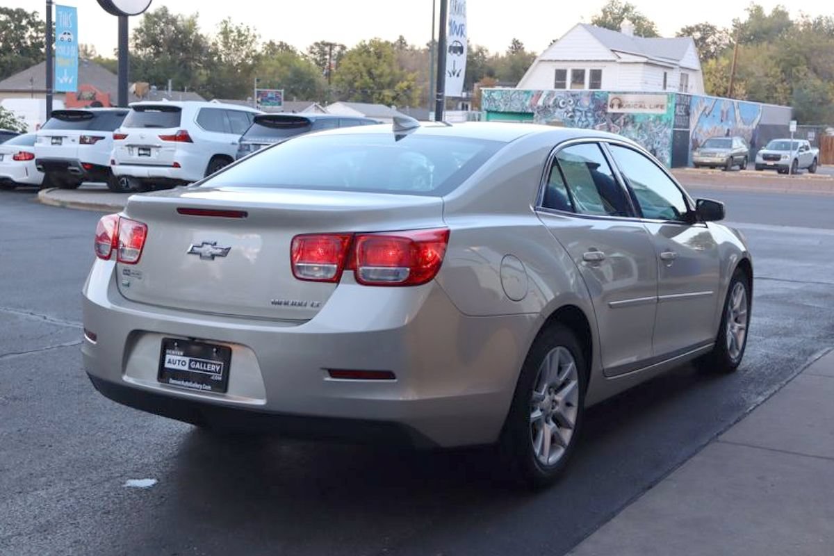 Used 2016 Chevrolet Malibu LT w/ Power Convenience Package FWD image 5