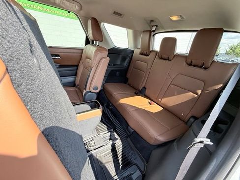Certified 2024 Nissan Pathfinder Platinum FWD image 18