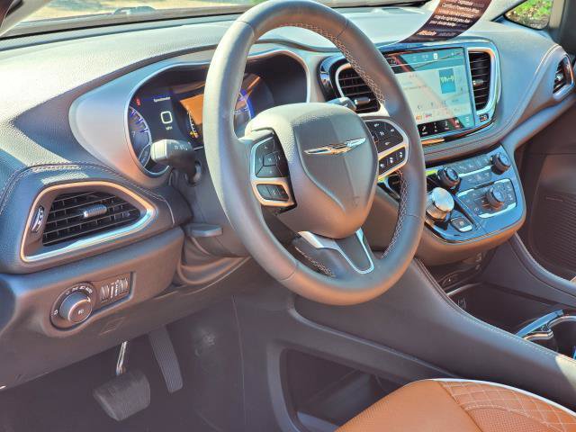 Certified 2024 Chrysler Pacifica Pinnacle AWD/4WD image 8