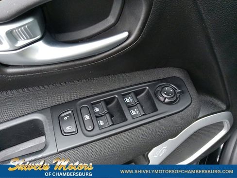 Used 2019 Jeep Renegade Latitude image 23