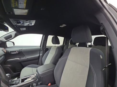 Used 2020 Toyota Tacoma TRD Off-Road image 42