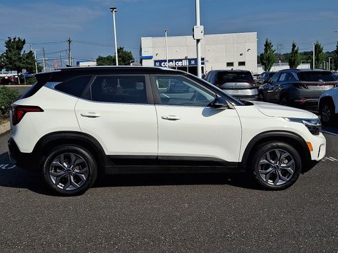 Used 2024 Kia Seltos S AWD/4WD image 7