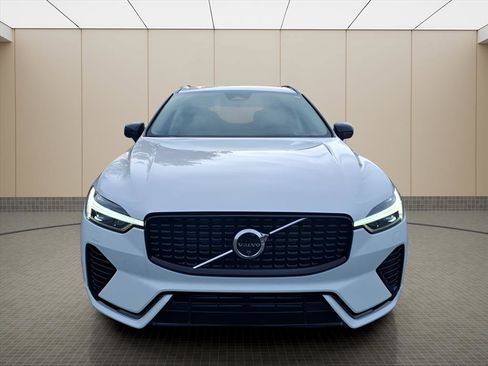 Used 2025 Volvo XC60 T8 Ultra w/ Protection Package Premier image 18