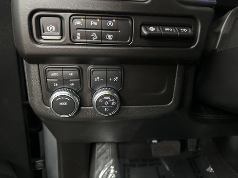 Used 2024 GMC Yukon AT4 w/ Technology Package AWD/4WD image 32