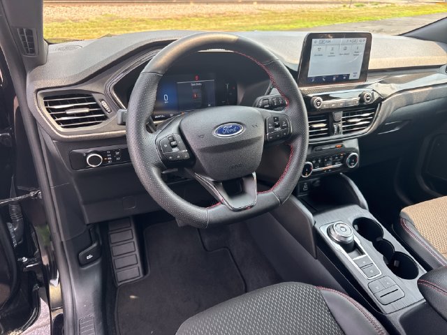 Used 2025 Ford Escape ST-Line AWD/4WD image 14