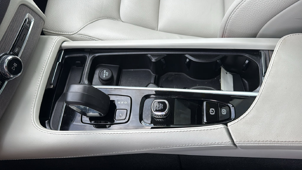 Certified 2024 Volvo XC90 T8 Plus AWD/4WD image 20