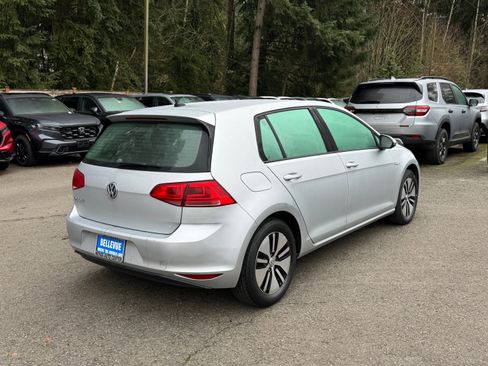 Used 2016 Volkswagen e-Golf SE w/ DC Fast Charging Package image 7