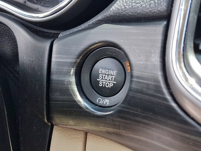 Used 2021 Jeep Grand Cherokee Laredo AWD/4WD image 27