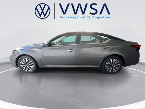 Used 2024 Nissan Altima 2.5 SV image 5