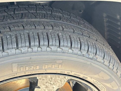 New 2025 Jeep Grand Cherokee L Limited w/ Black Appearance Package image 12