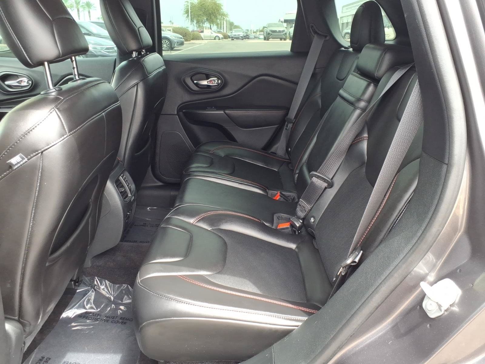 Used 2019 Jeep Cherokee Trailhawk w/ Comfort/Convenience Group AWD/4WD image 21