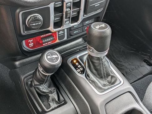 Used 2024 Jeep Wrangler Unlimited Sport AWD/4WD image 24