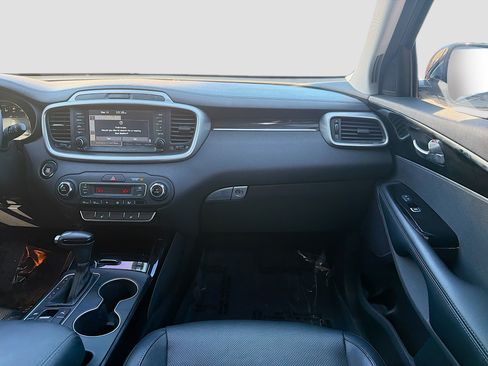 Used 2019 Kia Sorento SX image 18