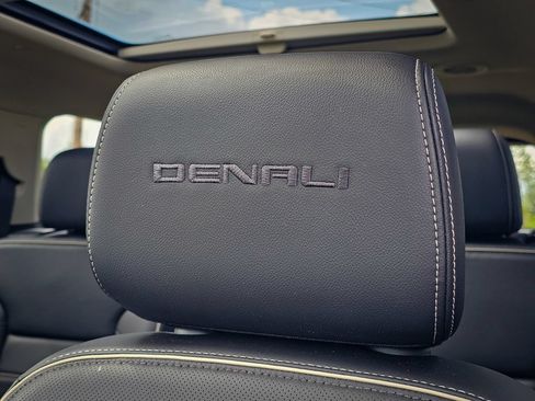 Used 2023 GMC Acadia Denali w/ Denali Technology Package AWD/4WD image 20