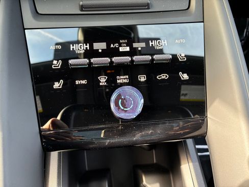 New 2026 Porsche Macan 4 Electric image 16