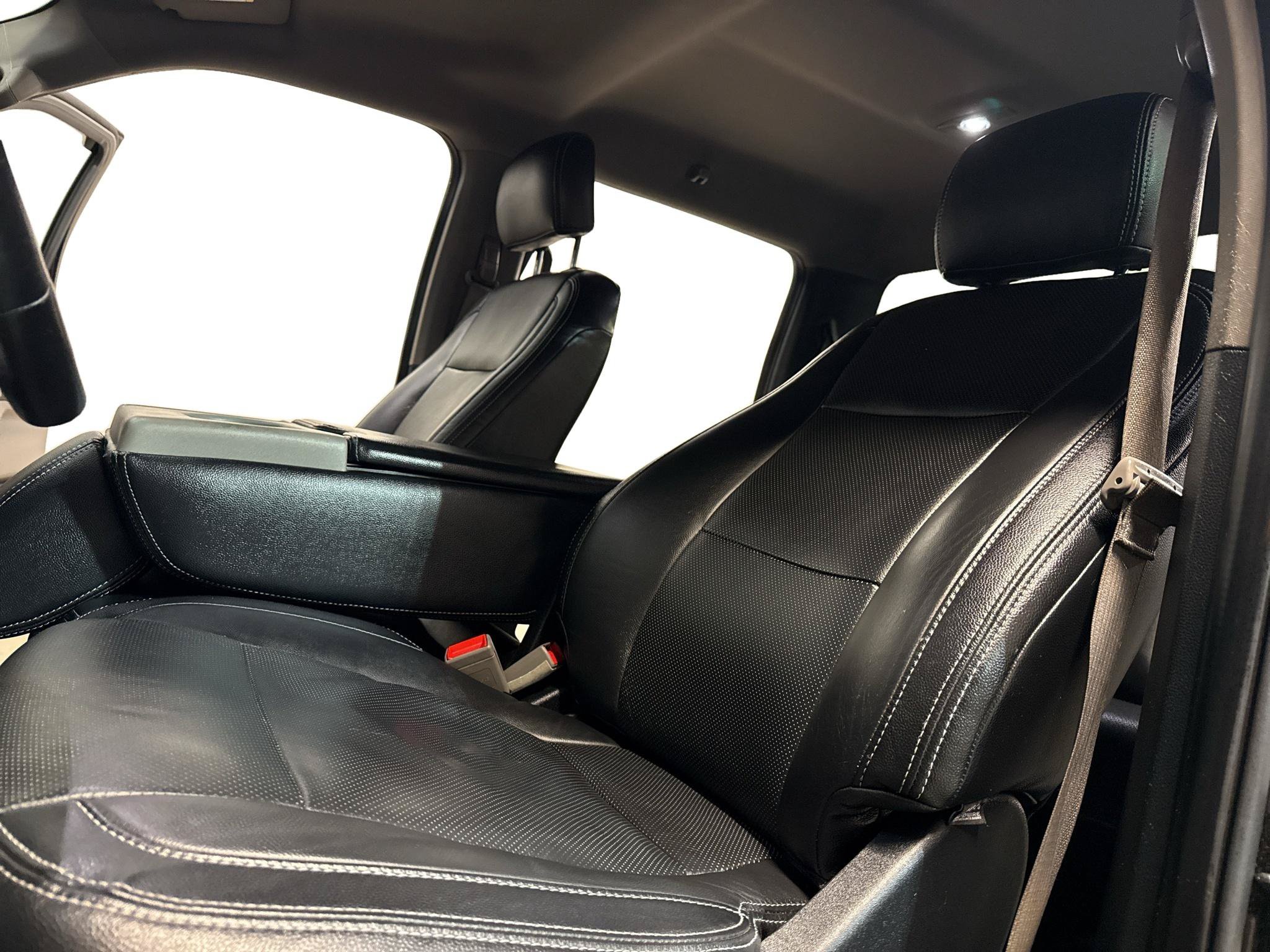 Used 2019 Ford F150 XLT w/ Equipment Group 302A Luxury AWD/4WD image 16