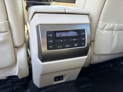 Used 2023 Lexus GX 460 Luxury w/ Sport Design Package AWD/4WD image 31