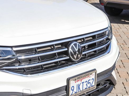 Used 2023 Volkswagen Tiguan SE image 6