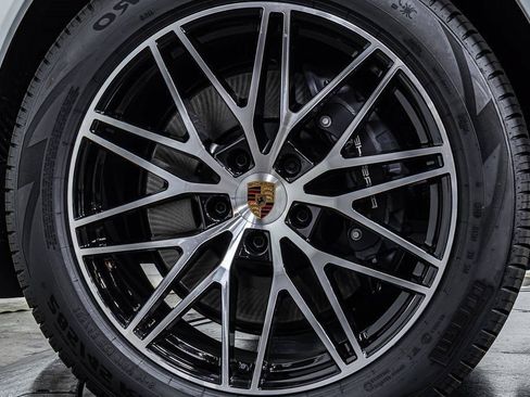 Certified 2025 Porsche Cayenne AWD/4WD image 22