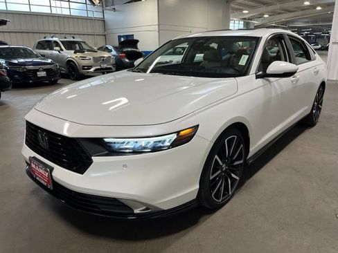 Used 2024 Honda Accord Touring image 7