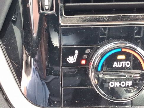 Used 2023 Nissan Rogue SV w/ SV Premium Package image 18