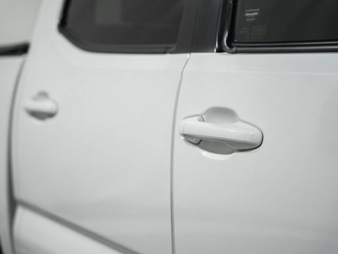 Used 2018 Toyota Tacoma TRD Off-Road image 14